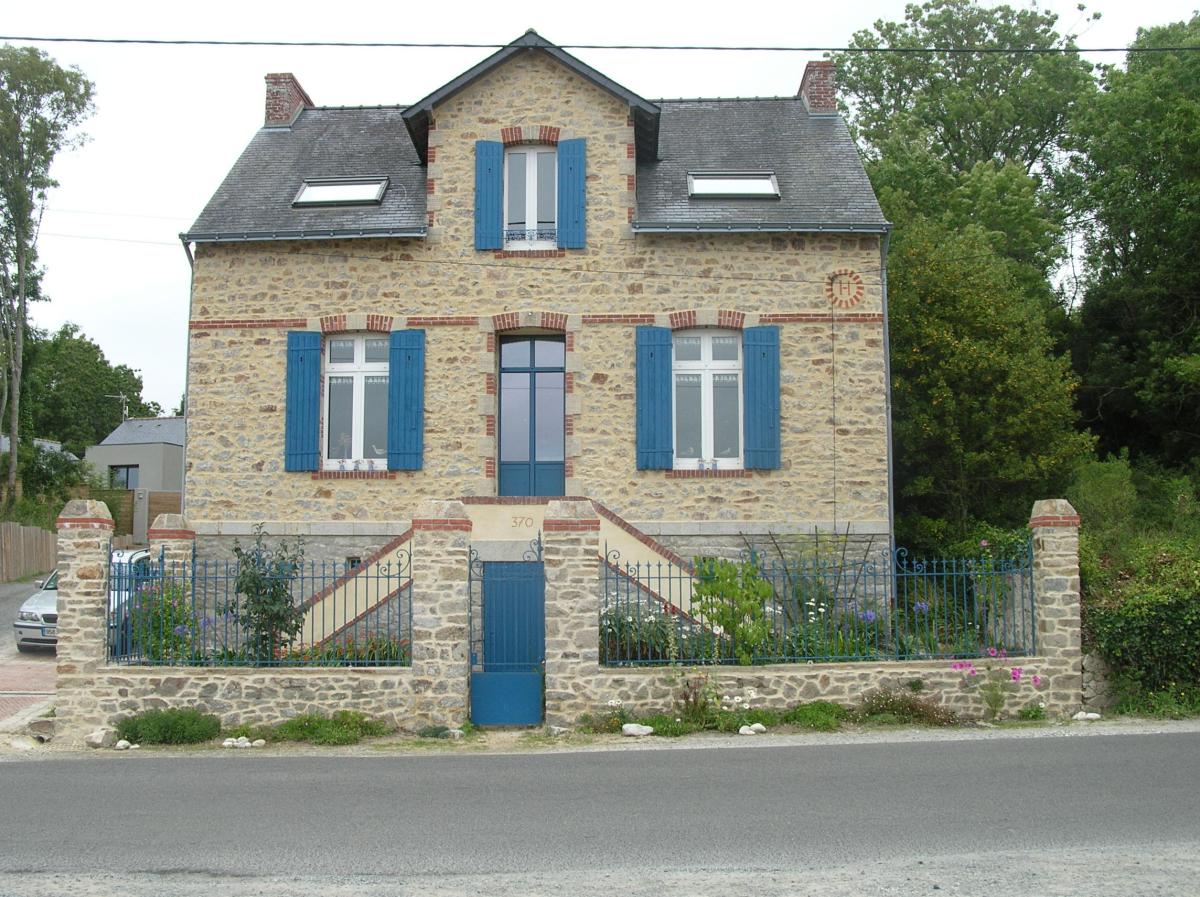 Réfection d'une facade en pierre, briqueset joints a la chaux