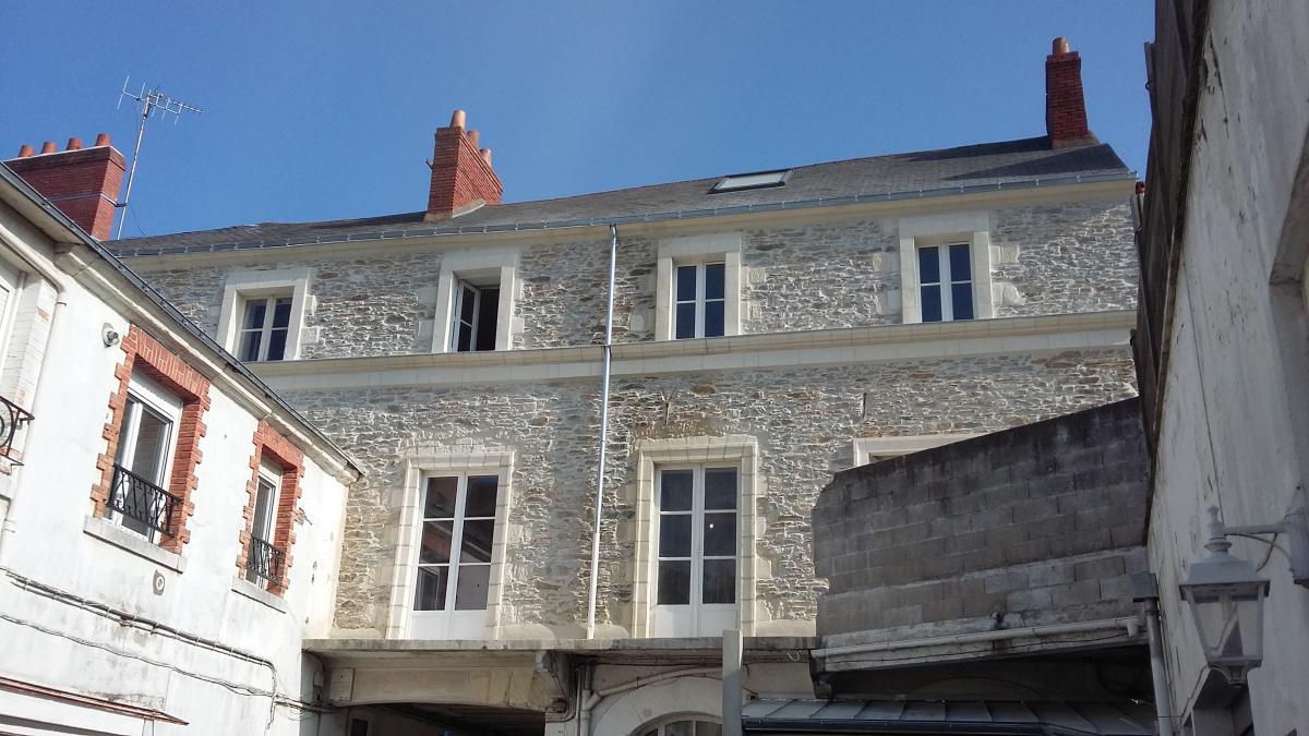 Réfection d'une maison en pierre et joints a la chaux