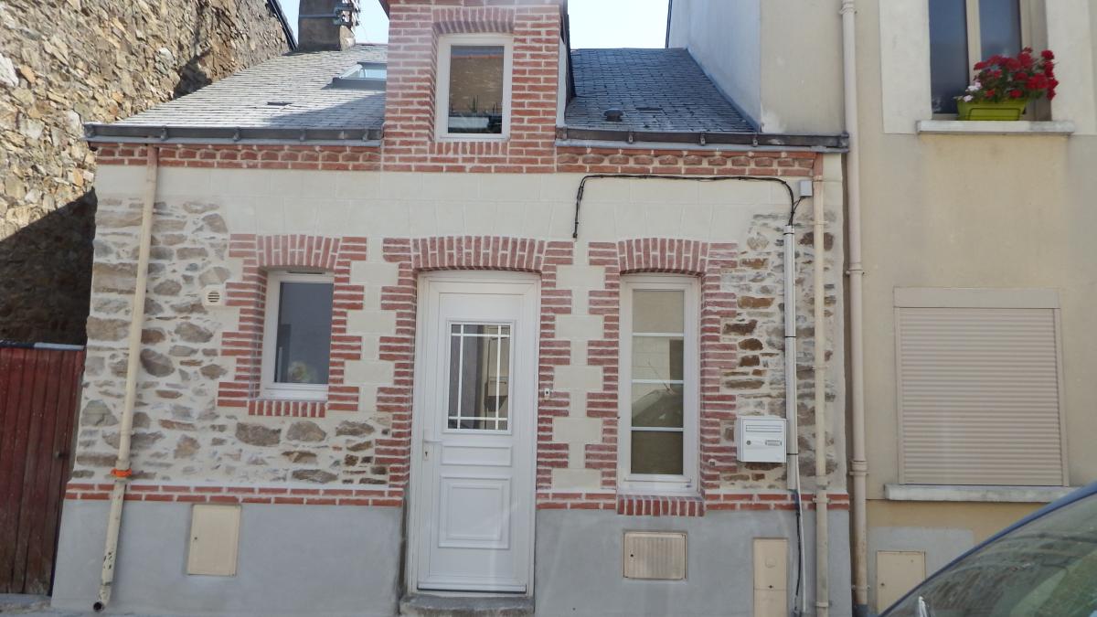 Réfection complete d'une facade en pierre, briques et tuffeau