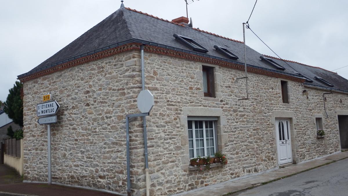 Réfection d'une maison en pierre et joints a la chaux