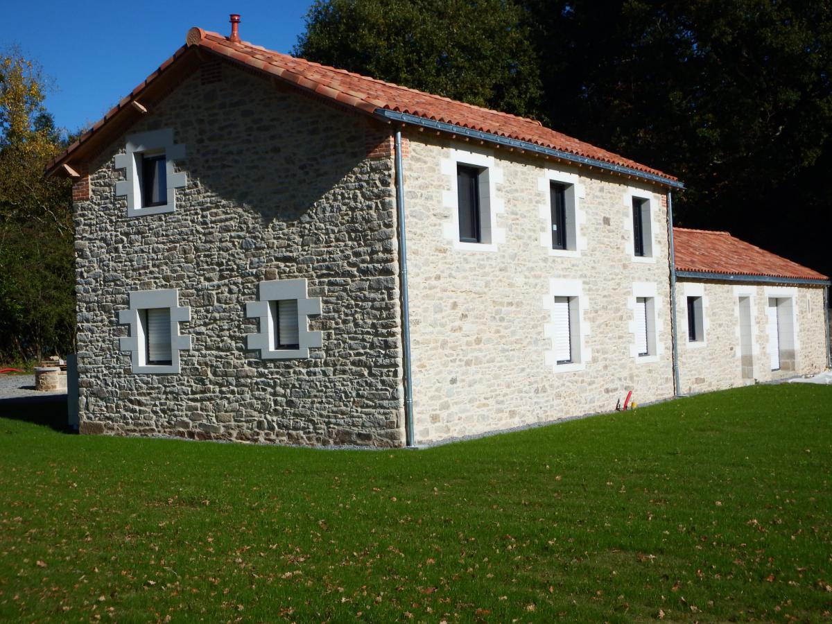 Réfection d'une maison en pierre et joints a la chaux
