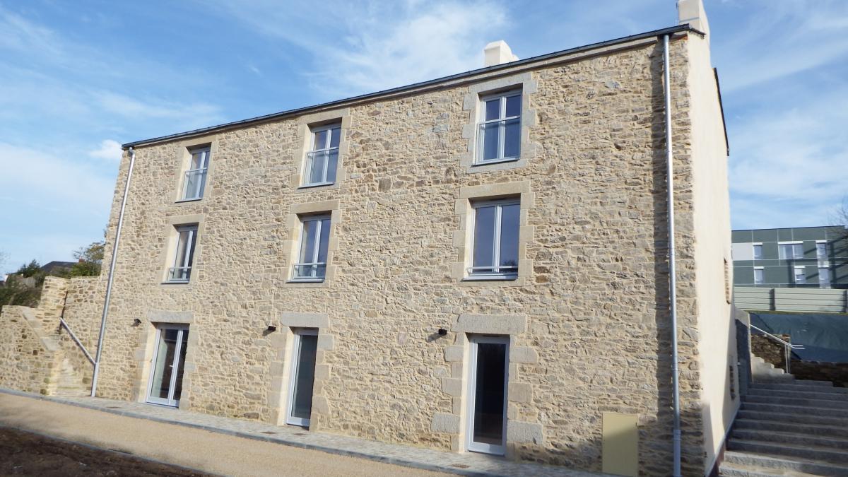 Rénovation complete de batiments en granit et joints a la chaux