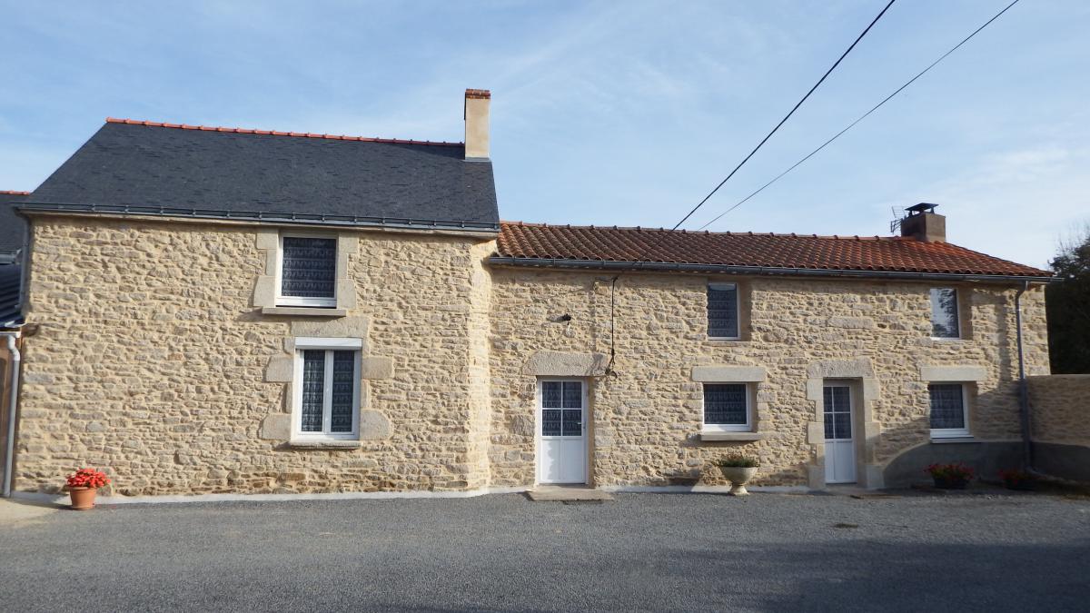 Réfection d'une maison en pierre et joints a la chaux