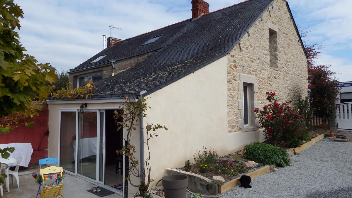 Réfection d'un pignon en pierre, enduit et joints a la chaux