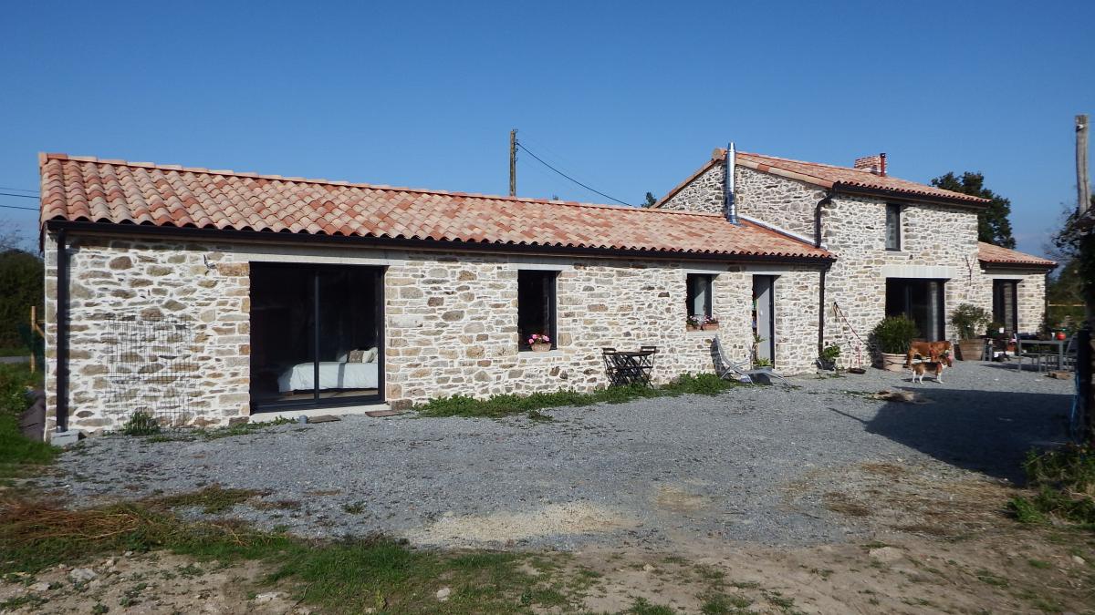Réfection d'une maison en pierre et joints a la chaux