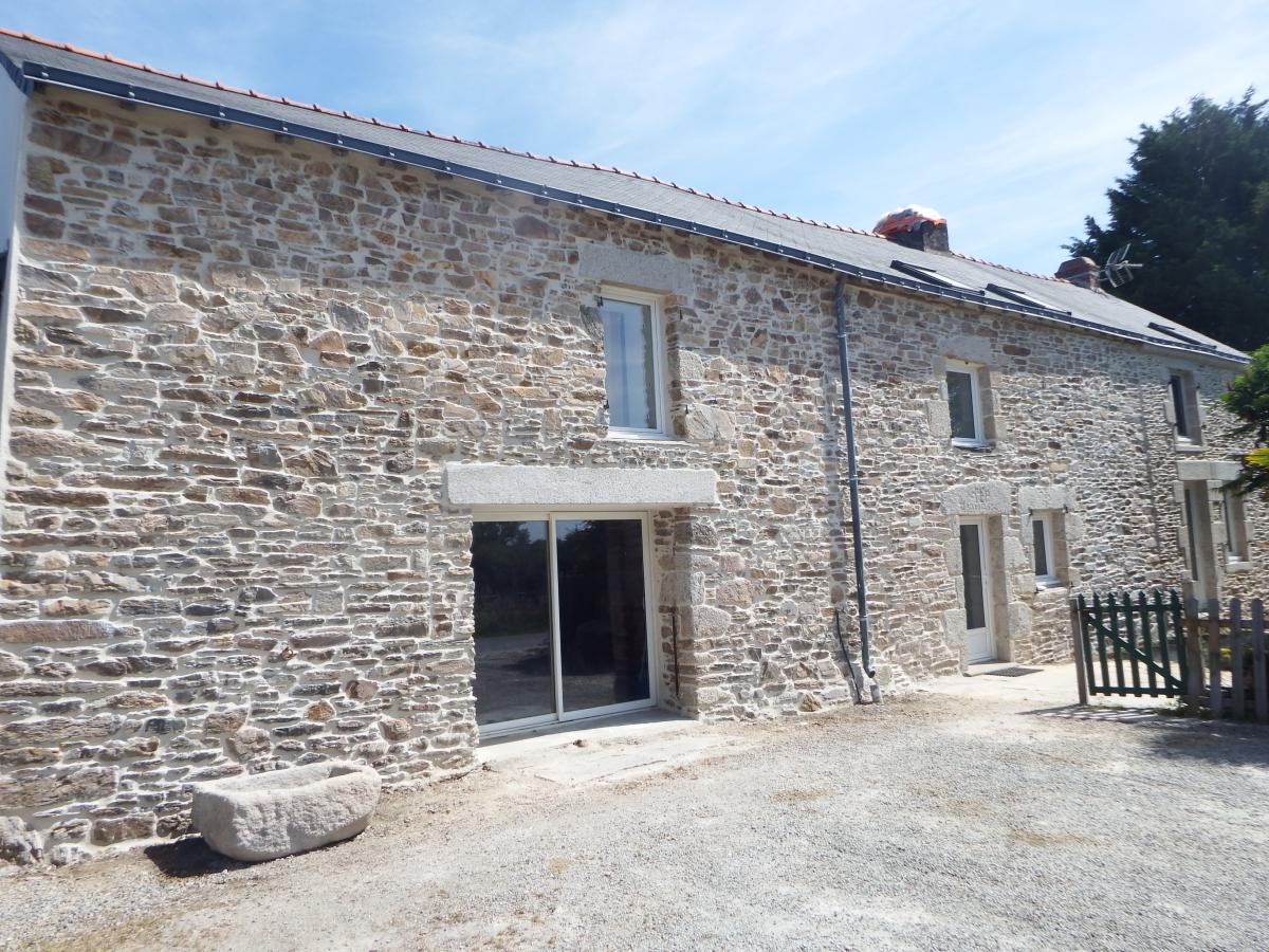 Réfection d'une maison en pierre et joints a la chaux