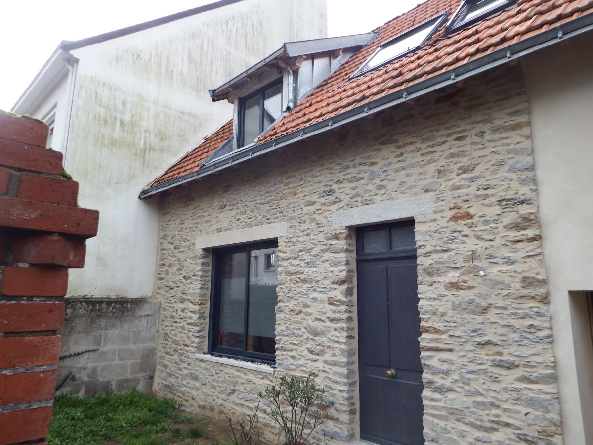 Réfection d'une maison en pierre et joints a la chaux