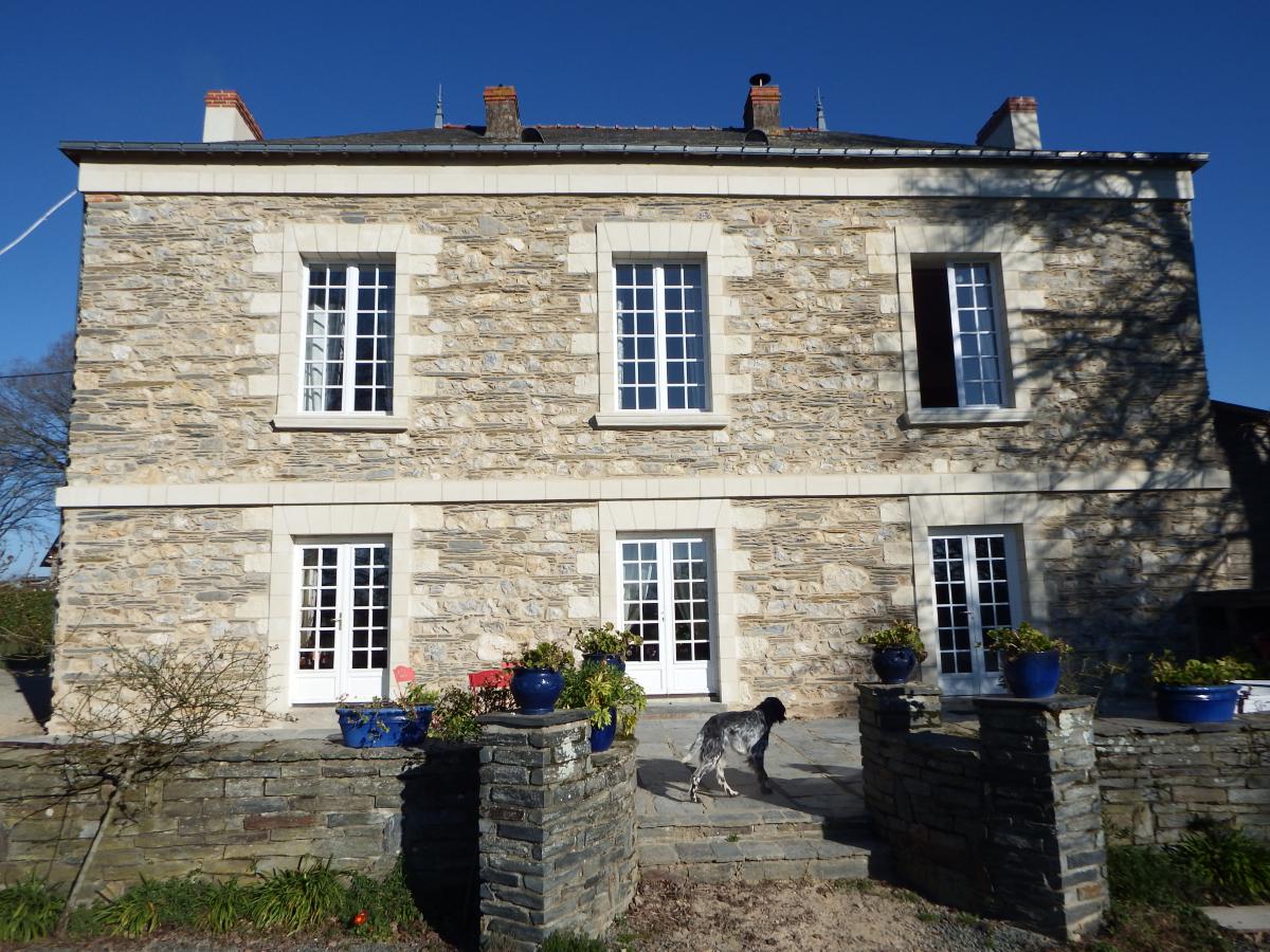 Réfection d'une maison en pierre et joints a la chaux