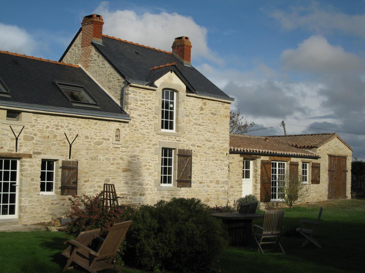 Rénovation complete d'une maison en pierre et joints a la chaux