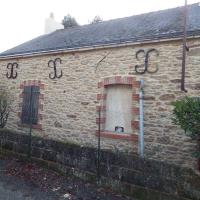 Réfection d'une maison en pierre avec entourages en brique et joints a la chaux